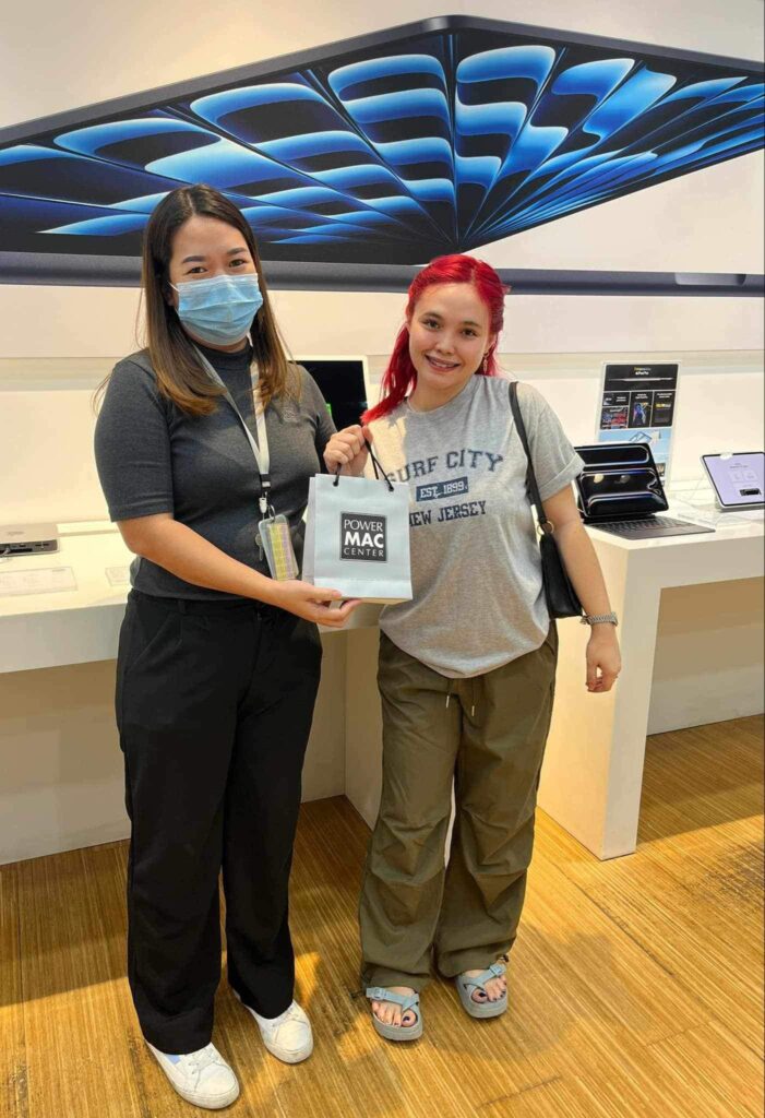 MinPop 2024 Grand Champion Praisy receives her brand new iPhone 15 courtesy of SM LanangPower Mac Center